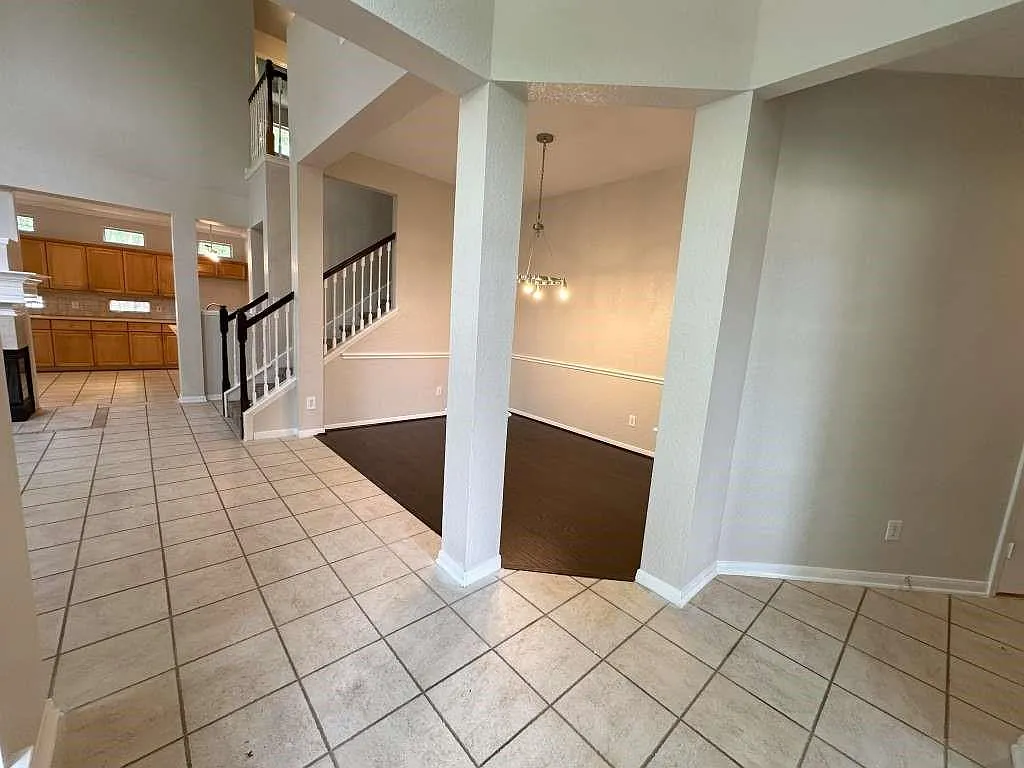 3 bed, 2.5 bath, 2052 sqft, $2,969 — Photo 4
