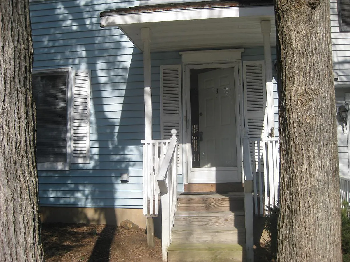 2 bed, 1.5 bath, 1250 sqft, $1,300 — Photo 3