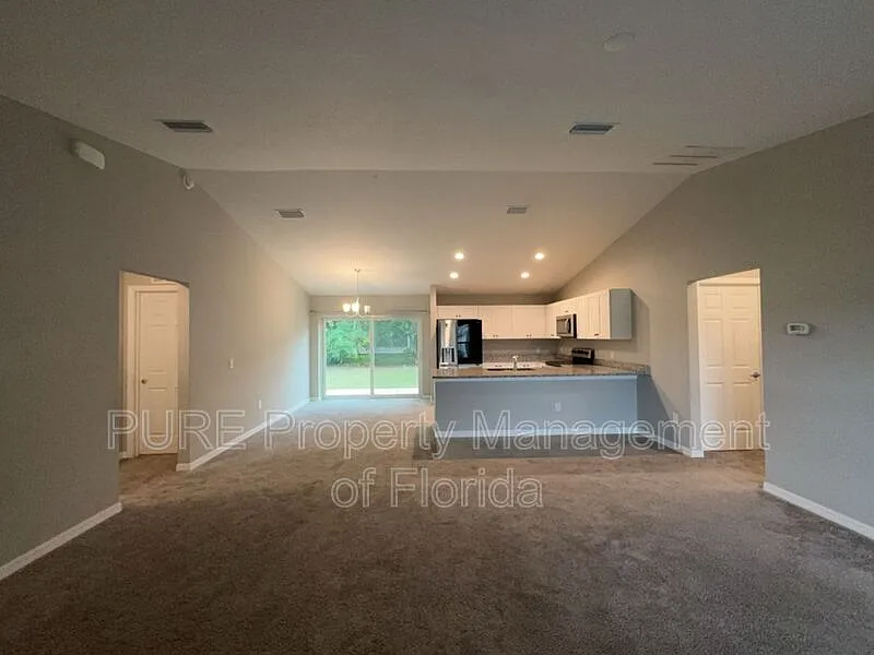 3 bed, 2.0 bath, 1433 sqft, $1,799 — Photo 3