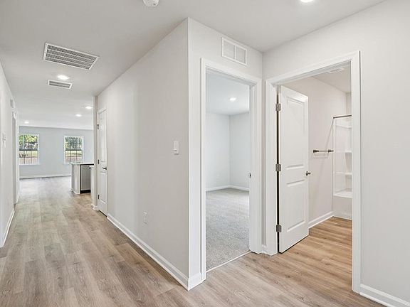 2nd image of 6 Santa Monica Rd