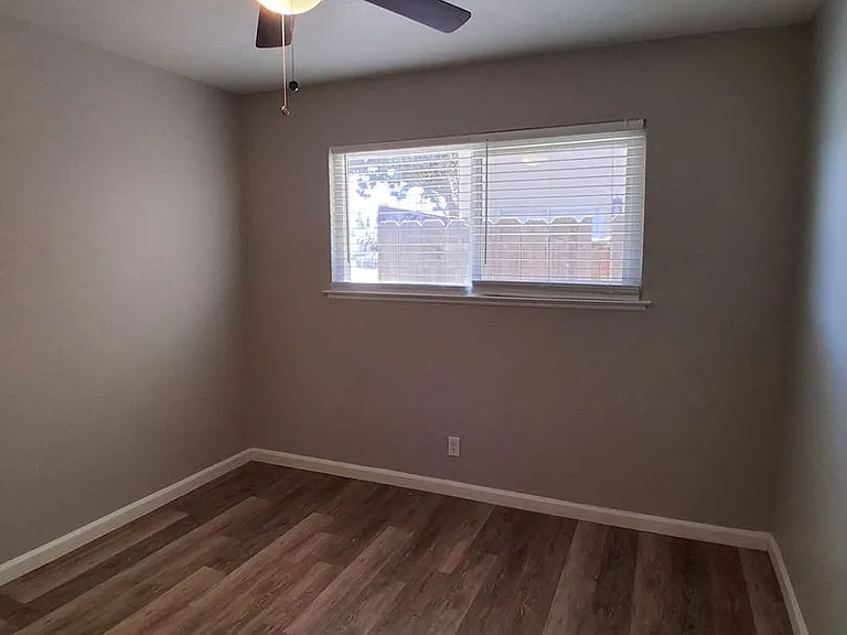 3319 E. Fairmont Ave. — Photo 13