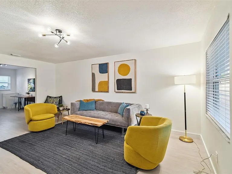6422 S Adelia Ave — Photo 3