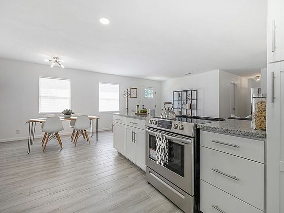 4th image of 3805 W Wallace Ave