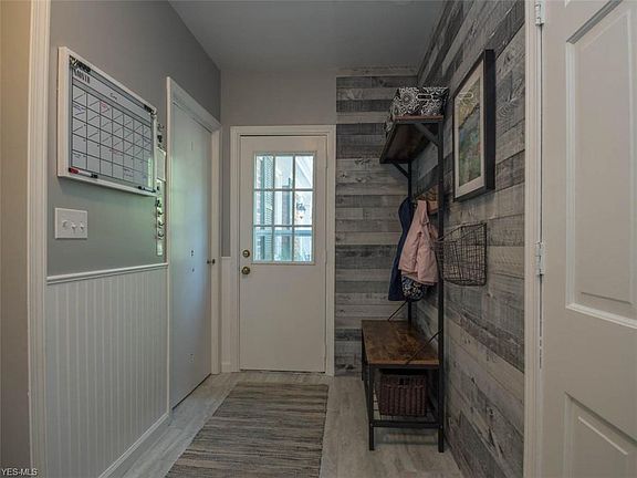 5th image of 685 Blueberry Hill Dr