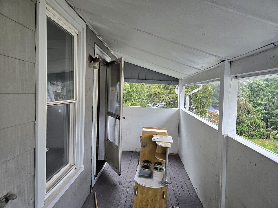 1st image of 23 17th Ave