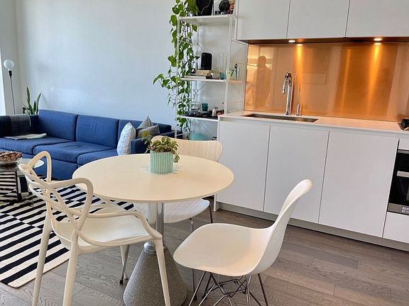 4th image of 1480 Howe St #31