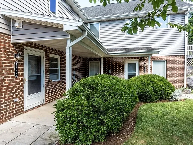 1209 Old Windmill Cir #C — Photo 1