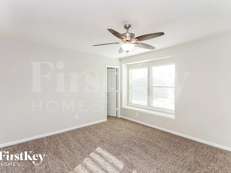 16302 Stable Manor Ln — Photo 11