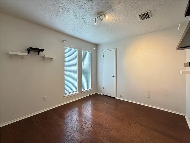22319 Merrymount Dr — Photo 10