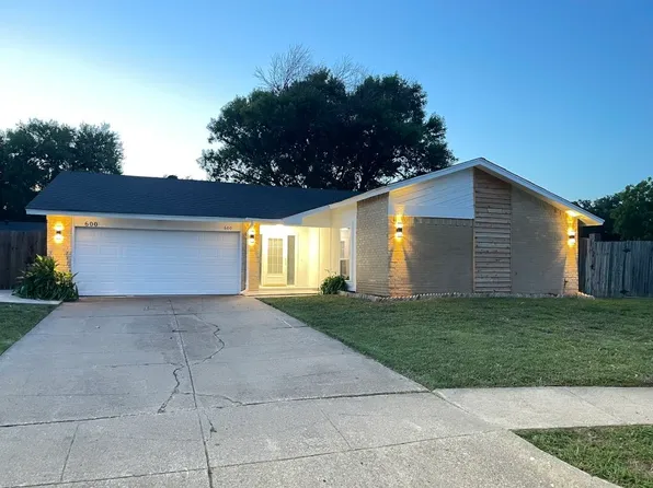 600 Lynnfield Ct, Arlington, TX 76014