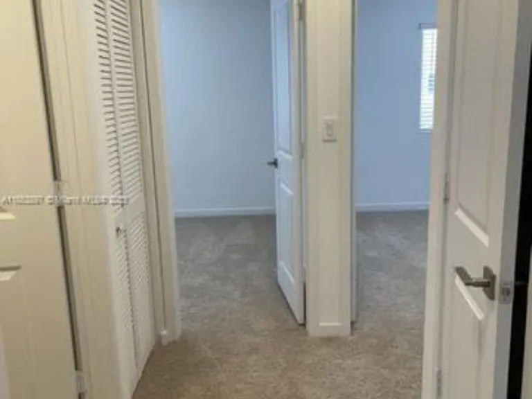 1092 SE 23rd Ave #5 — Photo 11