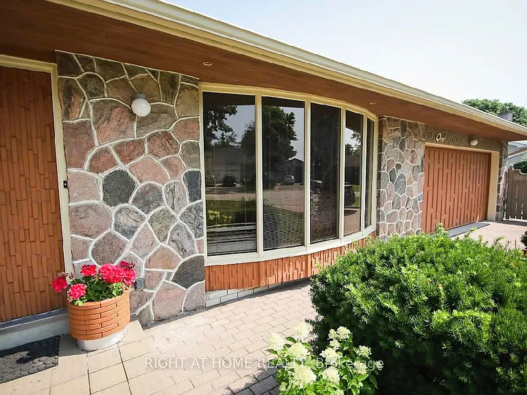 1 Cotillion Ct — Photo 2