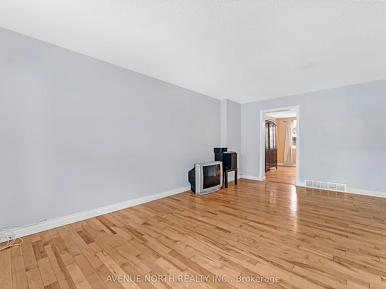 3489 Southgate Rd — Photo 5