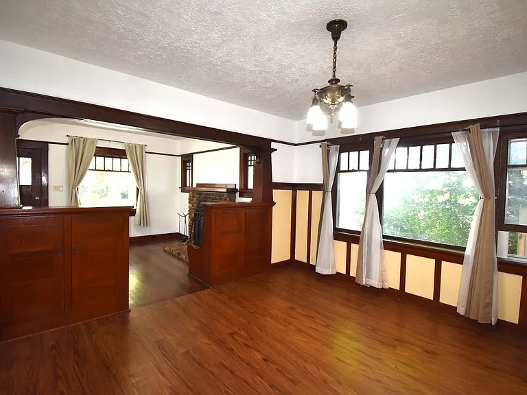 586 Grove St — Photo 16