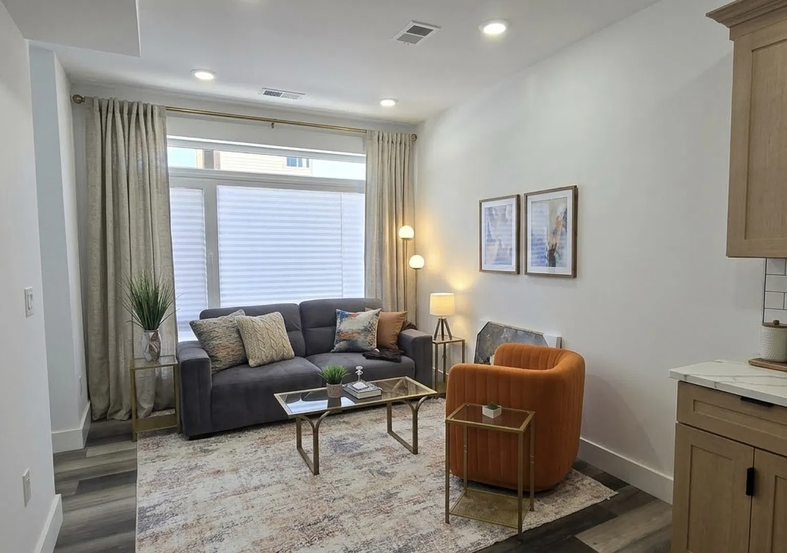 4 bed, $1,300 — Photo 2