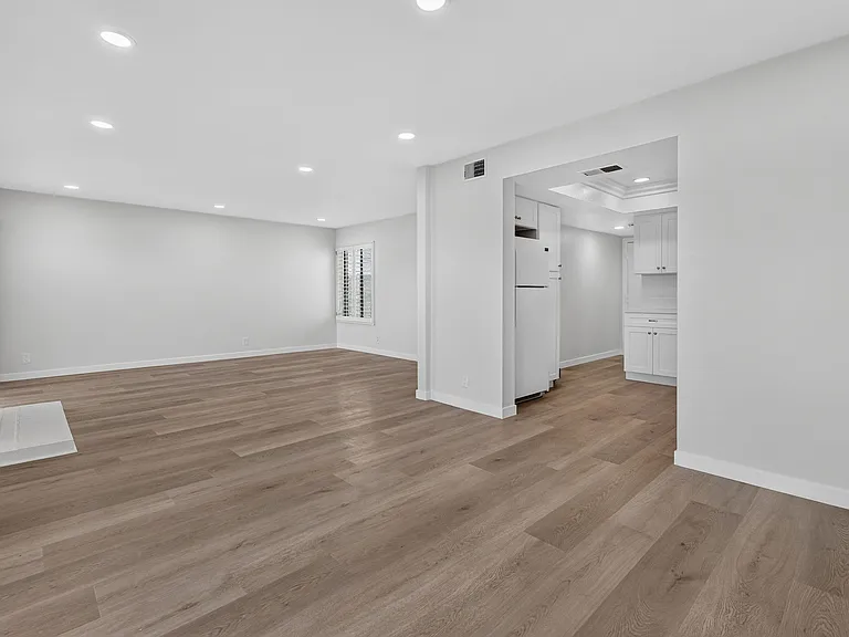 Dining Room connecting to kitchen and living room