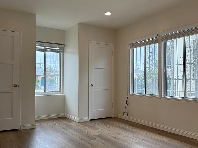 2333 Woods Ave — Photo 6