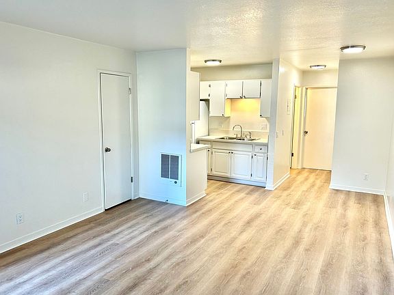 4th image of 1000-1042 W Orange St #1020-C14