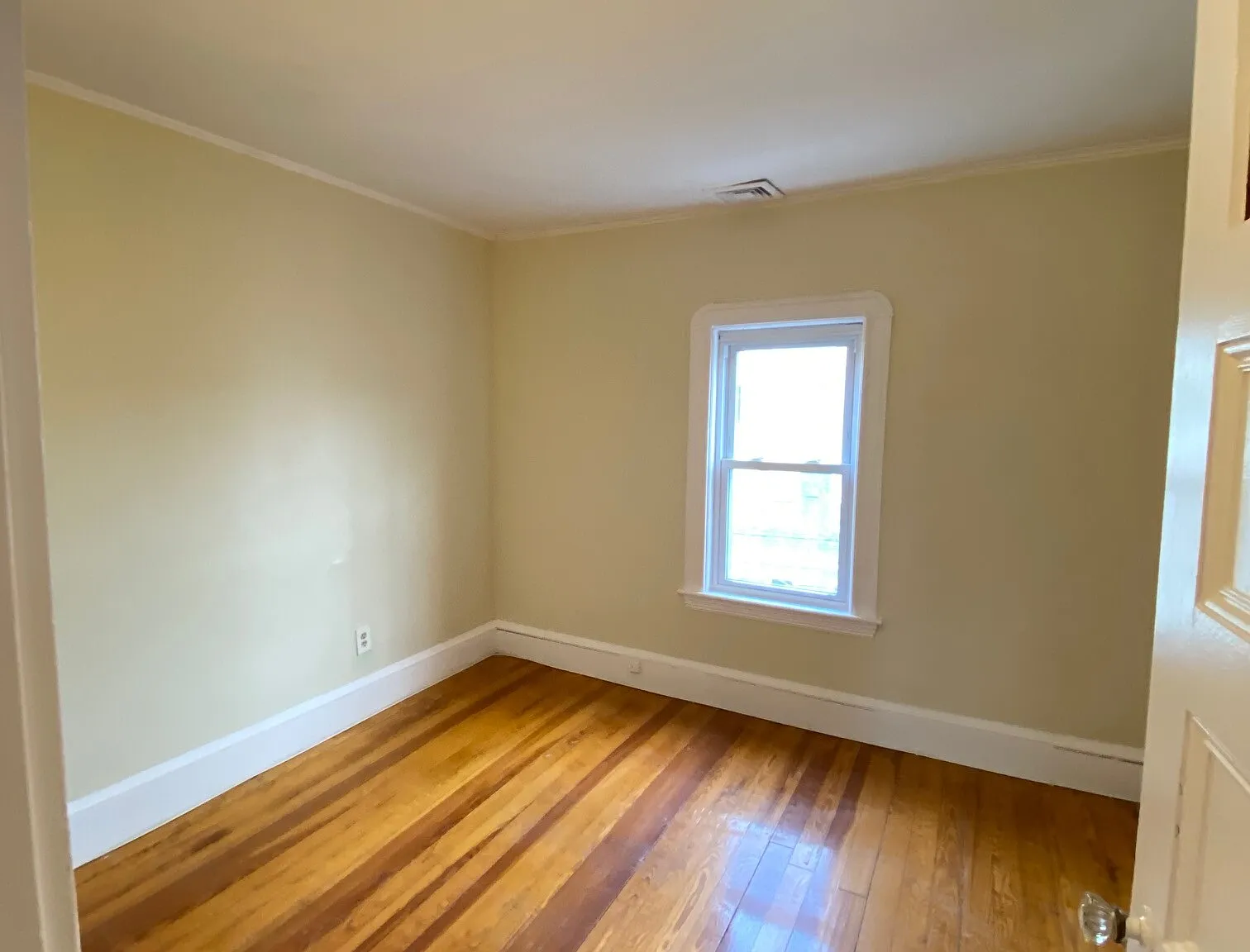 3 bed, 1200 sqft, $4,800 — Photo 3