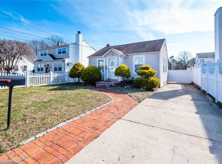 220 N Wisconsin Ave, Massapequa, NY 11758