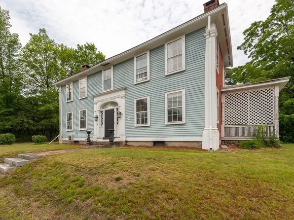 14 Townsend St, Pepperell, MA 01463