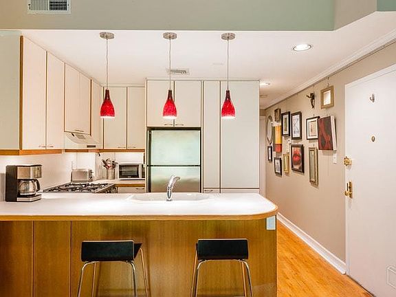 3rd image of 388 Bleecker St APT 4
