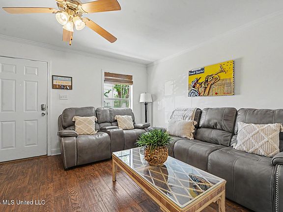 3rd image of 105 Demontluzin Ave APT 2