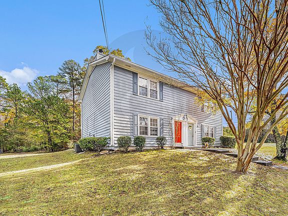 2nd image of 3102 Robie Ln