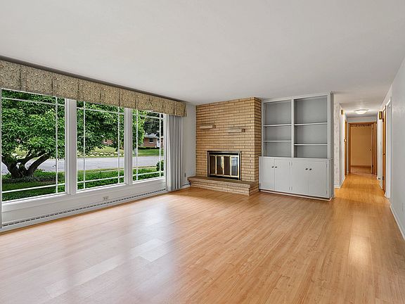 5th image of 915 Tommark St