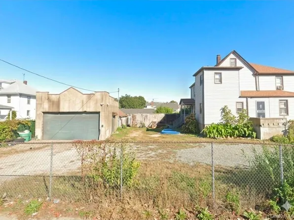 111 Wahl Avenue, Inwood, NY 11096