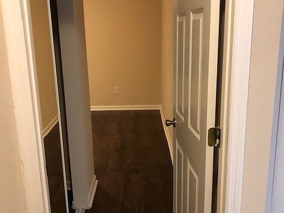3rd image of 7 Wells Pl #A/b