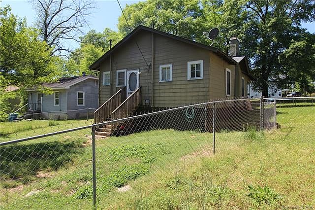 2nd image of 417 Linestowe Dr