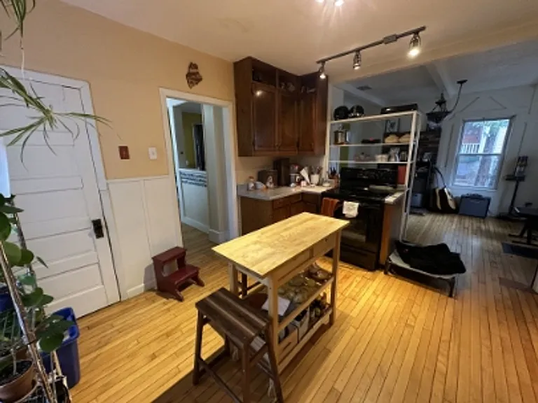 30 Forest Ave — Photo 4