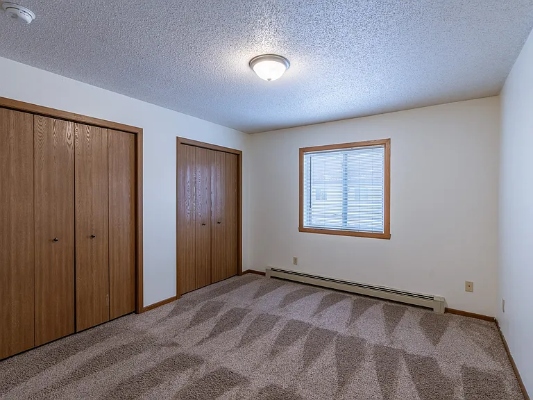 Fargo, ND Carlton Place Apartments | Bedroom
