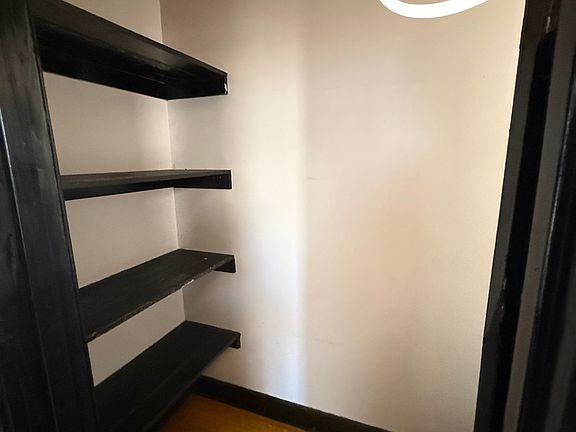 3rd image of 1248-60 W Devon Ave #1254-3