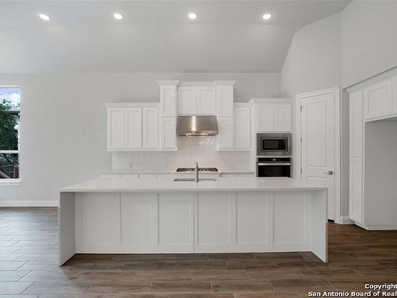 3rd image of 4050 Monteverde Way