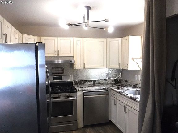 4th image of 877 Pacific Ave
