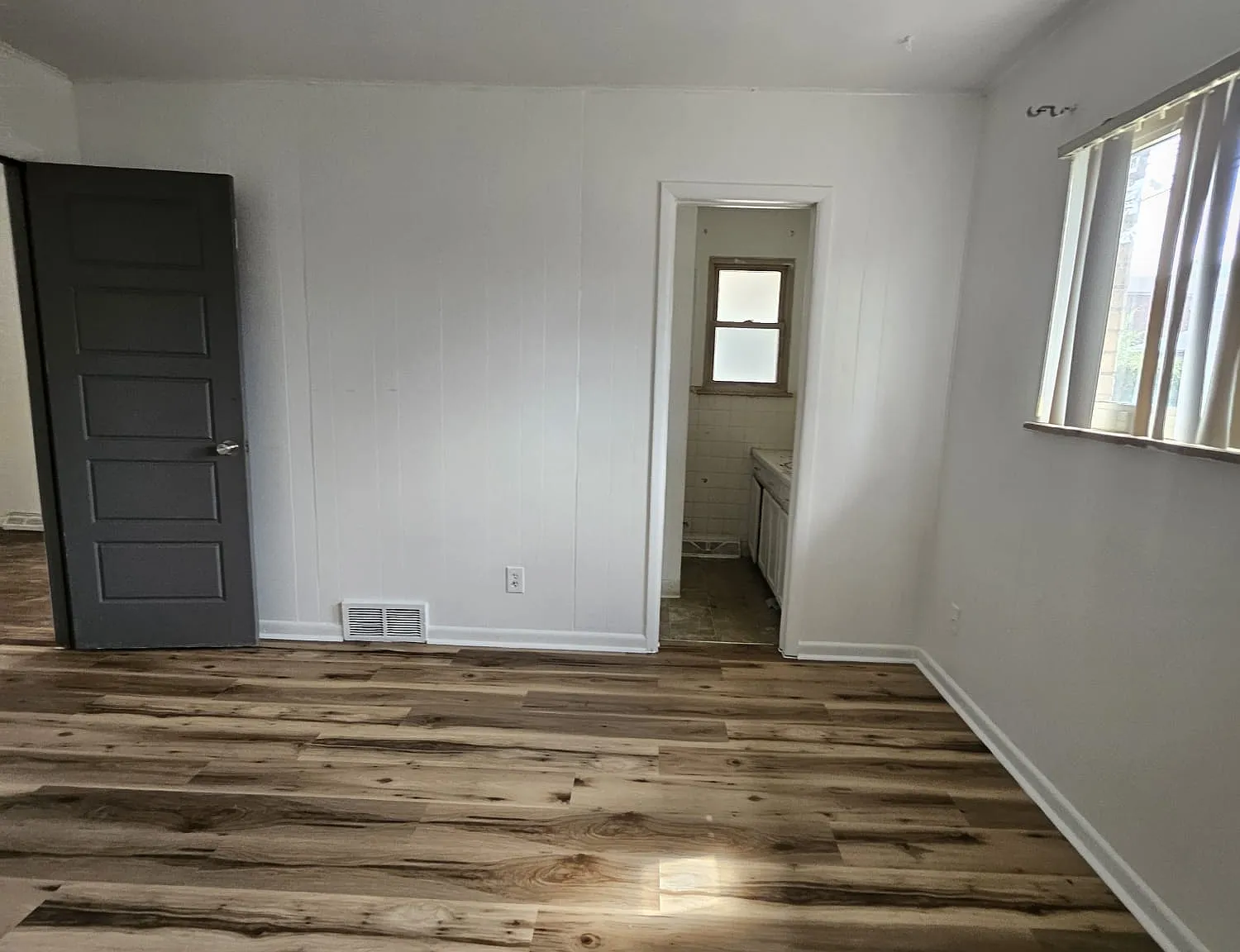 4 bed, 2500 sqft, $3,200 — Photo 1