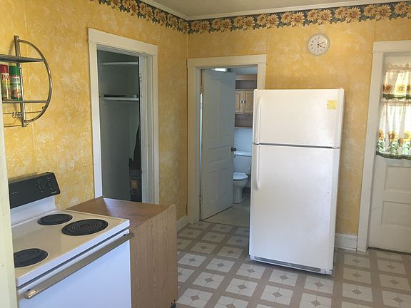 5th image of 410 Norwood St