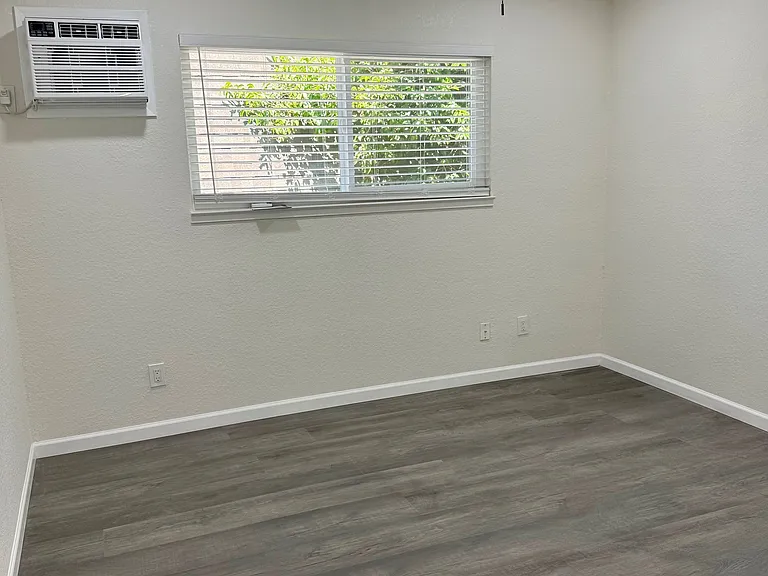 2518 G St #8 — Photo 7