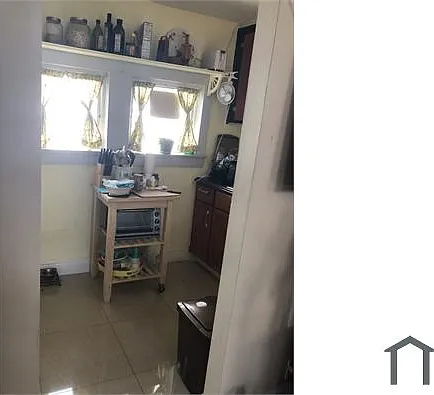 1021 SW 5th St — Photo 3