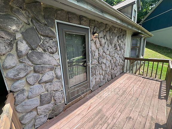 3rd image of 1045 Surmont Ct