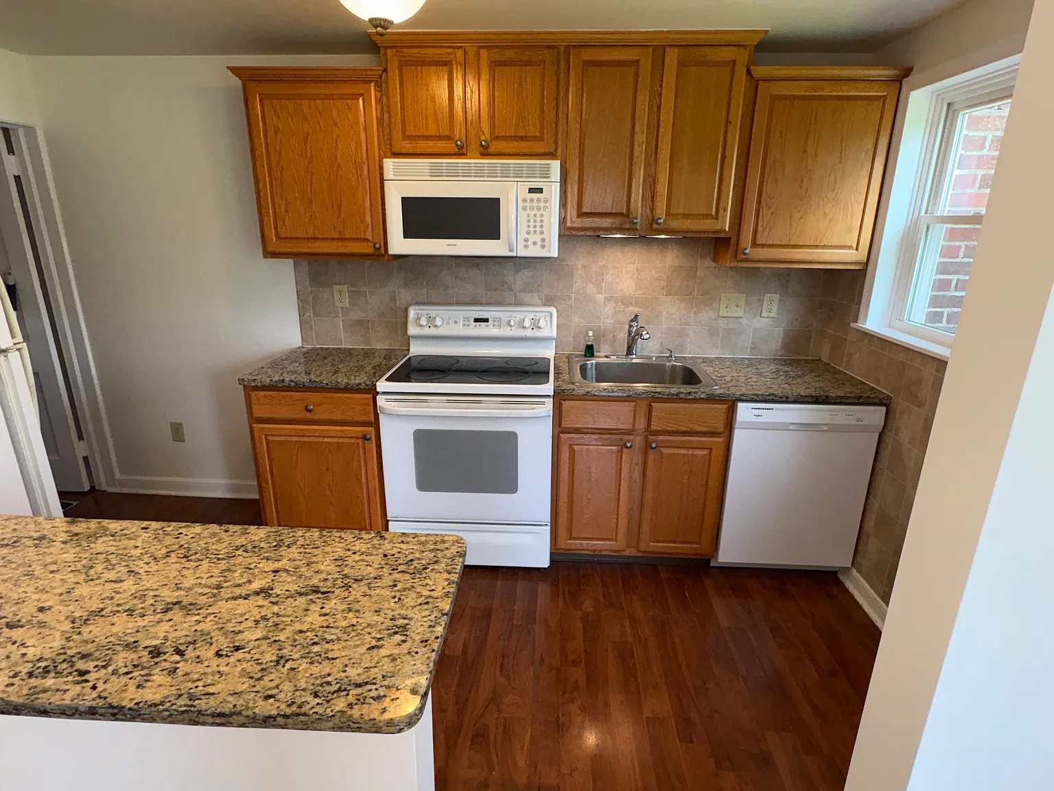 3 bed, 1.5 bath, 1152 sqft, $2,600 — Photo 4