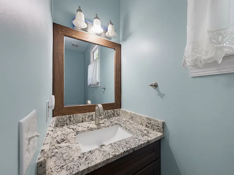 102 Parkside Cir — Photo 26