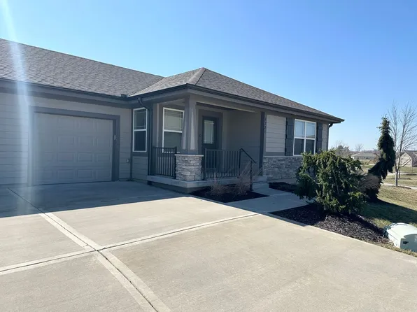 8221 SE Maple Ct, Blue Springs, MO 64014