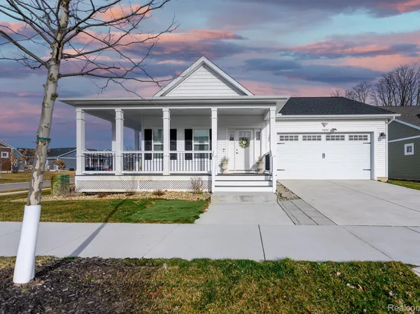 9293 Regency Blvd, Pinckney, MI 48169