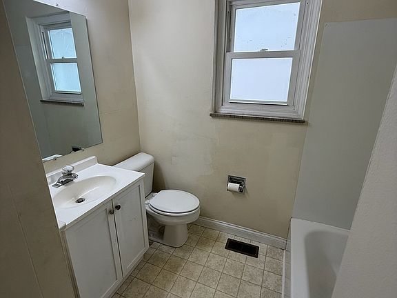 4th image of 417 Dawnview Ave