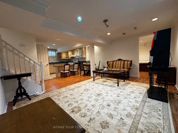 198 Stephen St #Basement, Richmond Hill, ON L4C 5P1