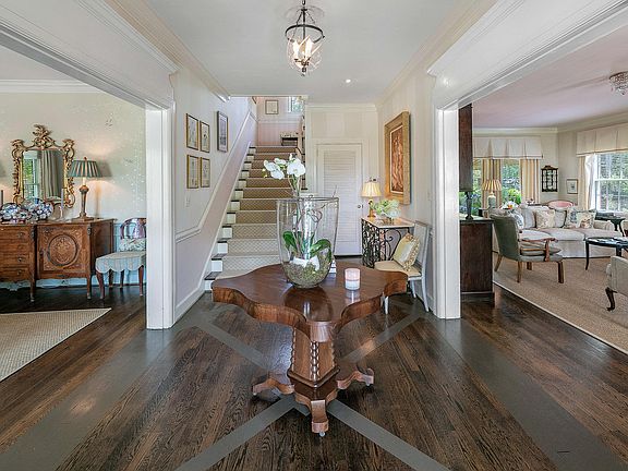 4th image of 3915 Oakhurst Dr