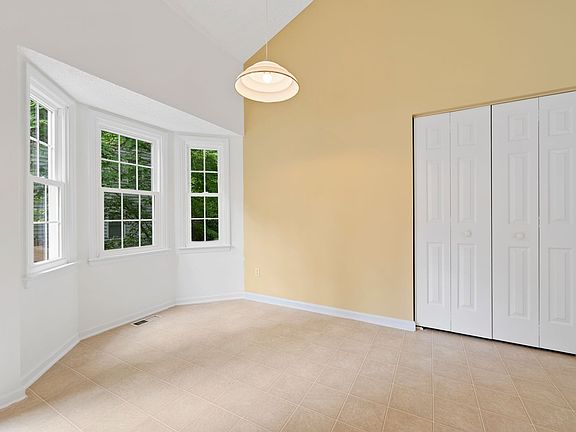 4th image of 3 Arborfield Ln